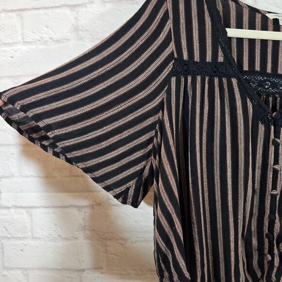M American Eagle Black Striped Lace Trim Button Top Shirt Womens Size XS Flowy - Picture 3 of 9